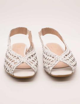 Sandalia Kess 21470 blanco trenzado de mujer.