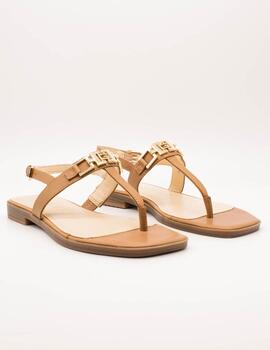 Sandalia Guess FLJREL LEA21 Reality Tan de Mujer