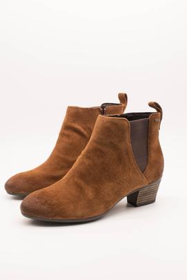 Botín Clarks Melanie An GTX dark suede de mujer.