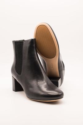 Botín Clarks Orabella Anna black de mujer.