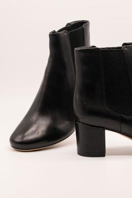 Botín Clarks Orabella Anna black de mujer.