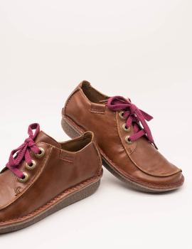 Zapato Clarks Funny Dream tan leather de mujer.
