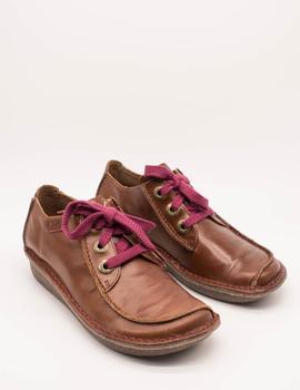 Zapato Clarks Funny Dream tan leather de mujer.