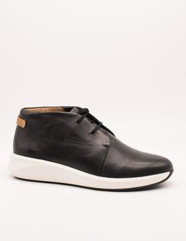 Botín Clarks Un Rio Mid black de mujer.