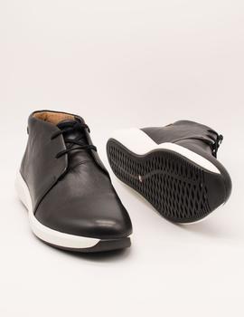 Botín Clarks Un Rio Mid black de mujer.
