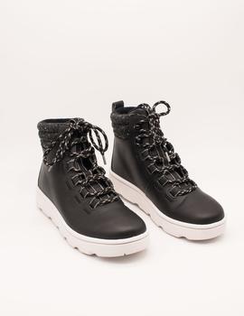 Botín Clarks Step Explor Hi TEX black de mujer.