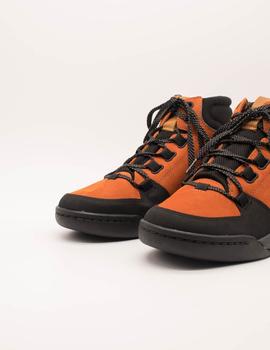 Botín Clarks AshcombeArtGTX orange de hombre.