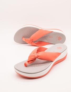 Sandalia Clarks Arla Glison coral de mujer.