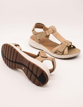 Sandalia Clarks Un Adorn Vibe Sand nobuck de mujer.