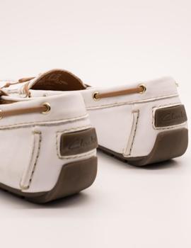 Zapato Clarks Dunbar Groove white leather de mujer.